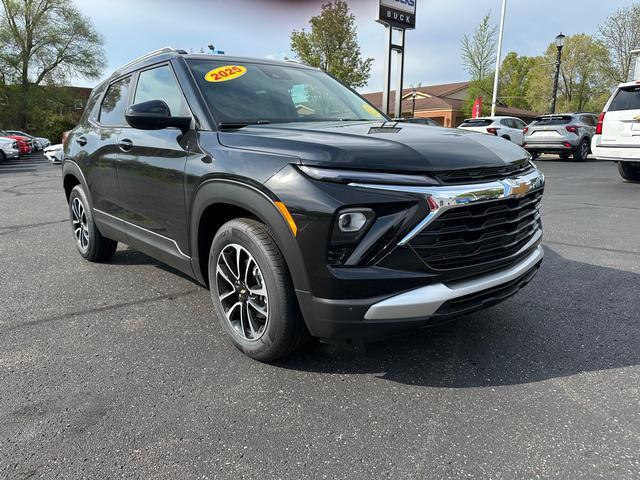 new 2025 Chevrolet TrailBlazer car, priced at $28,575