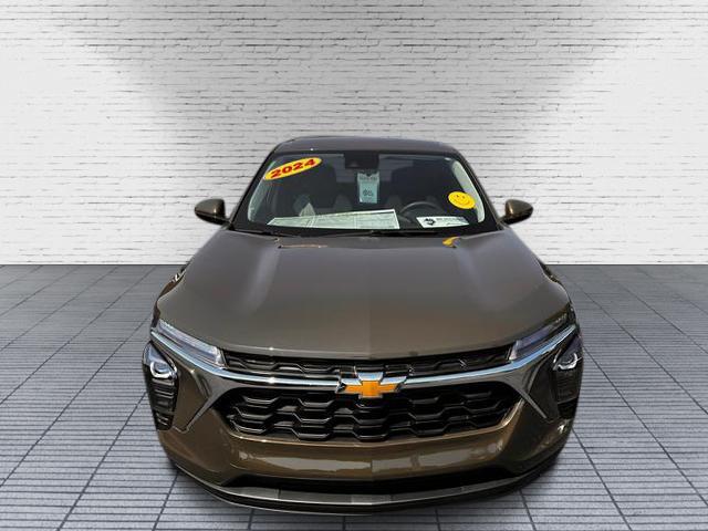 used 2024 Chevrolet Trax car, priced at $20,999