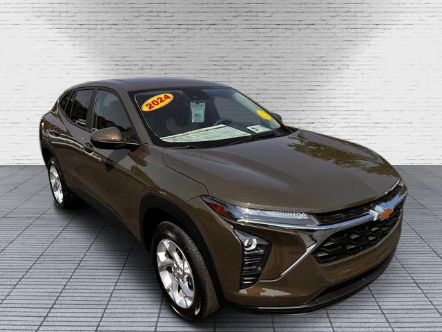 used 2024 Chevrolet Trax car, priced at $20,999