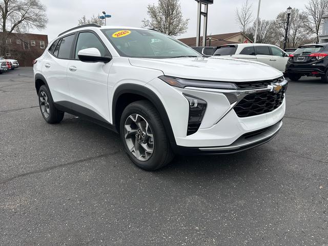 new 2025 Chevrolet Trax car, priced at $23,995