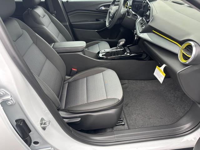 new 2025 Chevrolet Trax car, priced at $23,995