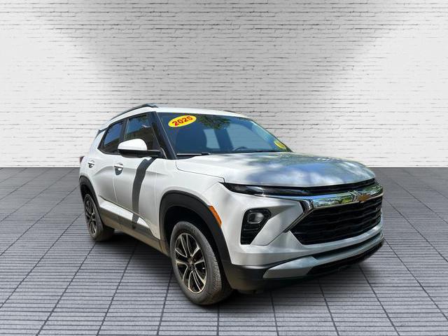 new 2025 Chevrolet TrailBlazer car, priced at $30,180