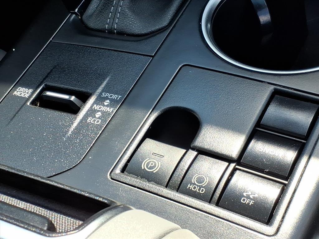 used 2023 Toyota Highlander car, priced at $35,653