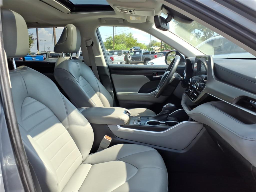 used 2023 Toyota Highlander car, priced at $35,653