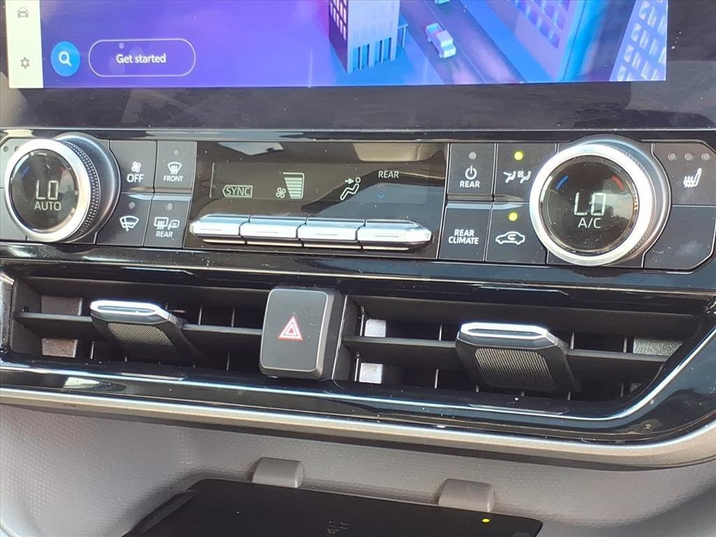 used 2023 Toyota Highlander car, priced at $35,653