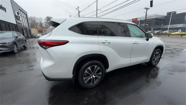 used 2022 Toyota Highlander car, priced at $37,874