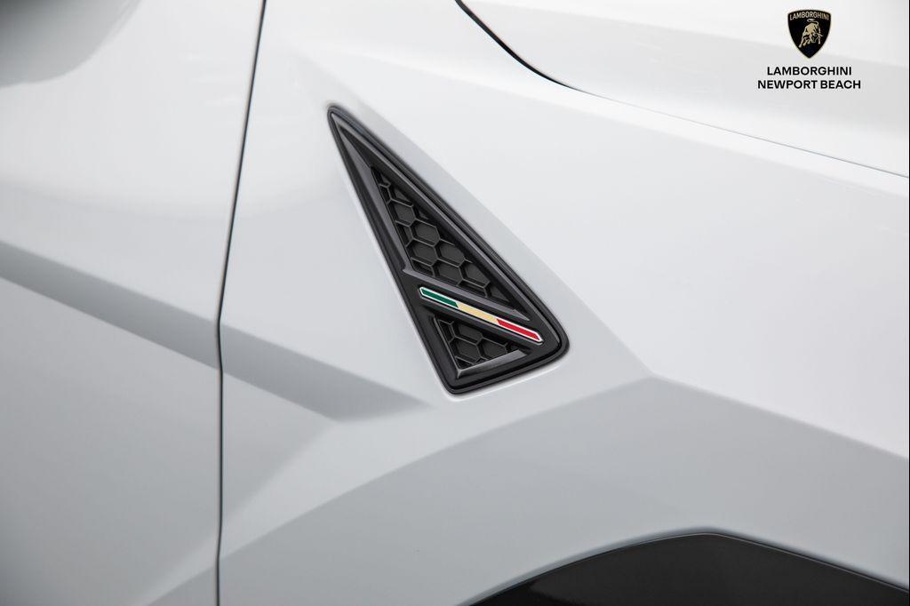 used 2022 Lamborghini Urus car, priced at $199,999