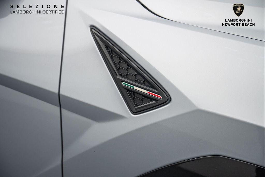 used 2022 Lamborghini Urus car, priced at $217,798