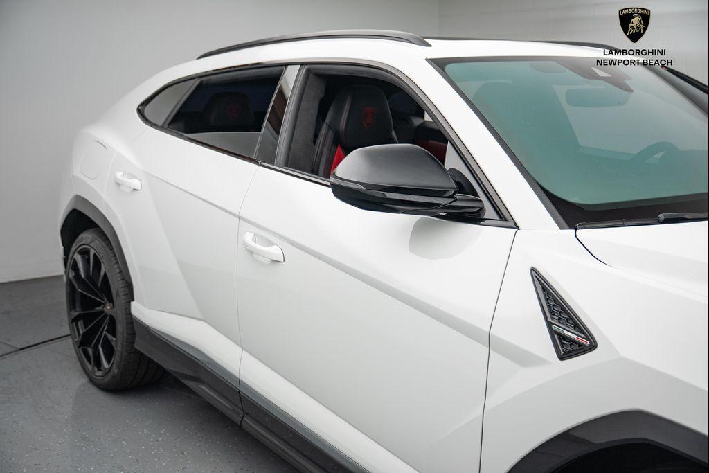 used 2019 Lamborghini Urus car, priced at $156,069