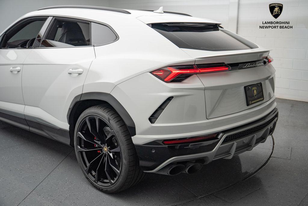 used 2019 Lamborghini Urus car, priced at $156,069