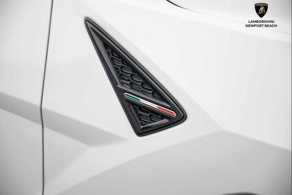 used 2019 Lamborghini Urus car, priced at $156,069