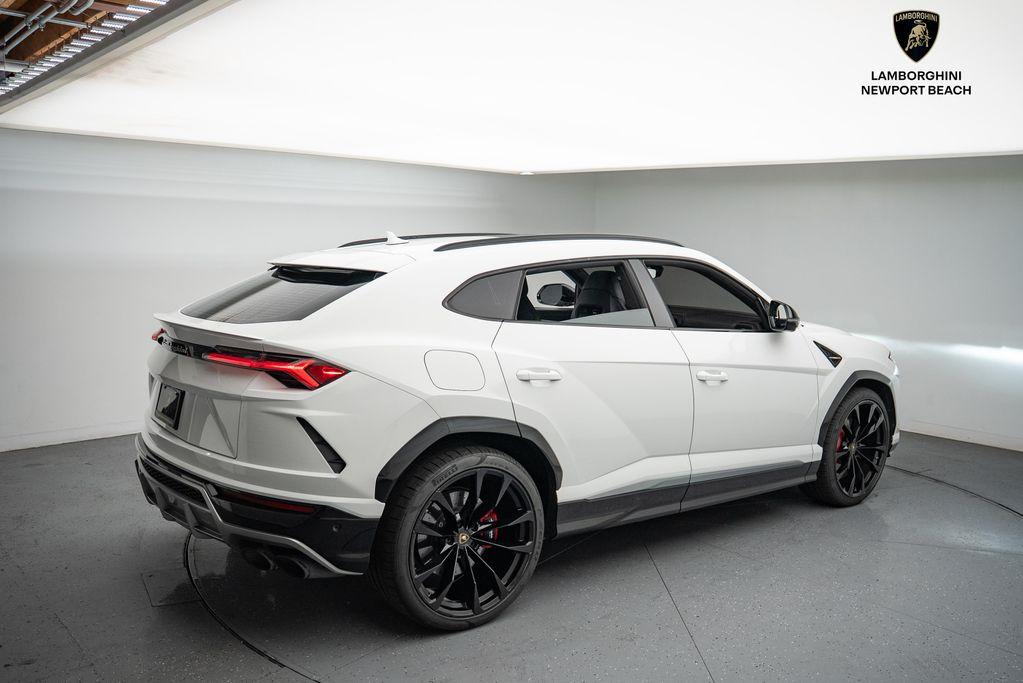 used 2019 Lamborghini Urus car, priced at $156,069