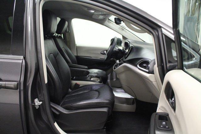 used 2022 Chrysler Pacifica car, priced at $24,462