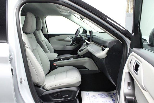 new 2025 Ford Explorer car, priced at $45,662