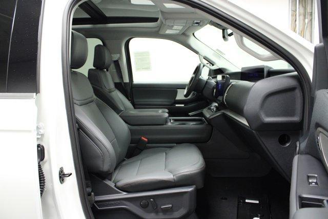 new 2025 Ford Expedition car, priced at $71,562