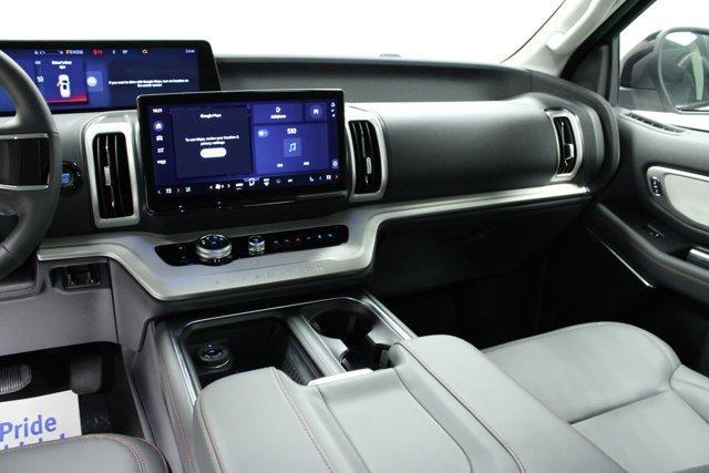 new 2025 Ford Expedition car, priced at $71,562