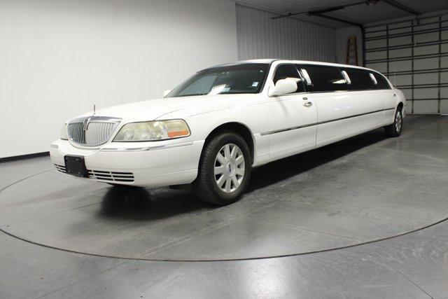 used 2003 Lincoln Town Car car, priced at $9,962