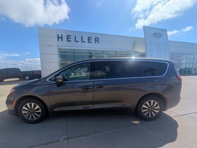 used 2022 Chrysler Pacifica Hybrid car, priced at $26,962