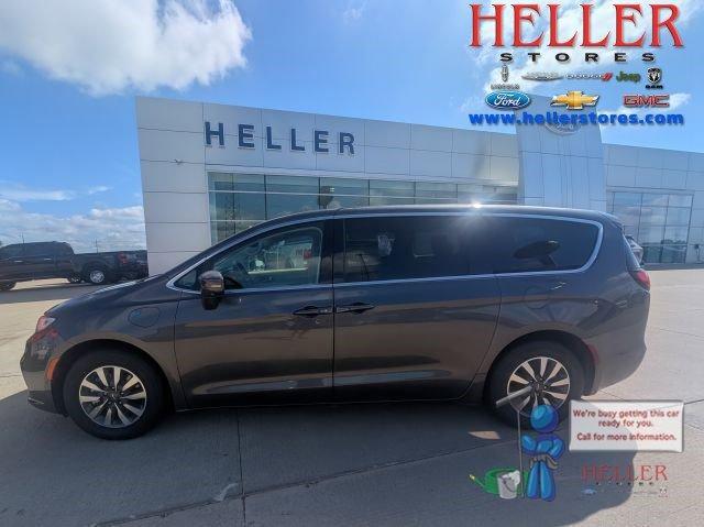 used 2022 Chrysler Pacifica Hybrid car, priced at $26,962