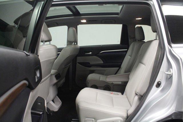 used 2015 Toyota Highlander car, priced at $13,962