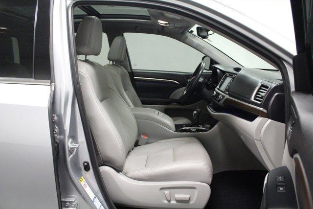 used 2015 Toyota Highlander car, priced at $13,962