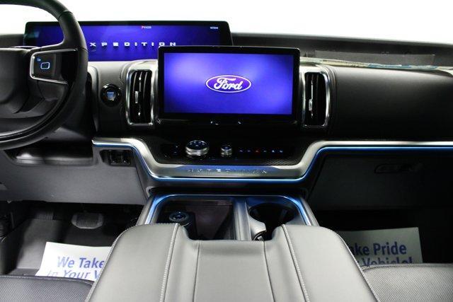new 2025 Ford Expedition car, priced at $81,462