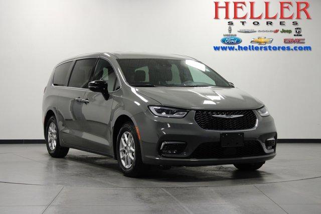 used 2025 Chrysler Pacifica car, priced at $34,462