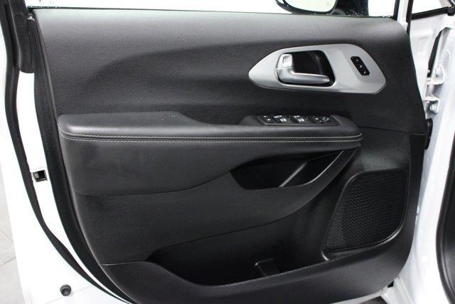 used 2025 Chrysler Pacifica car, priced at $38,962