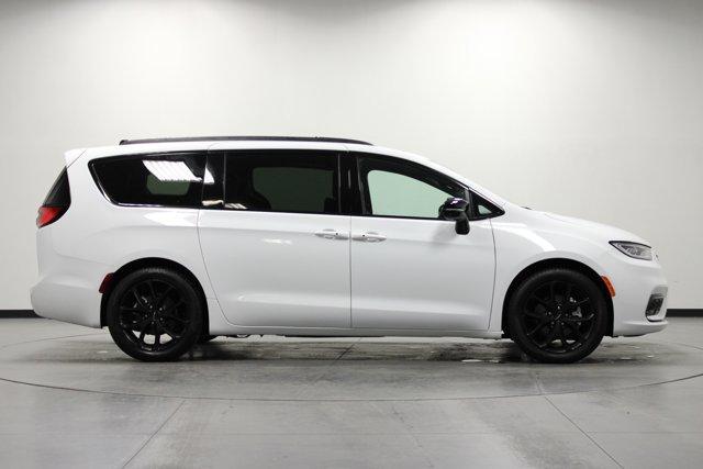 used 2025 Chrysler Pacifica car, priced at $38,962