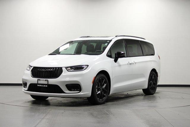 used 2025 Chrysler Pacifica car, priced at $38,962