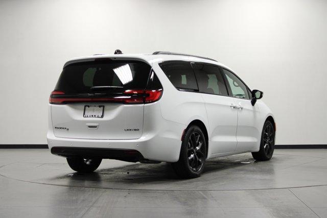 used 2025 Chrysler Pacifica car, priced at $38,962