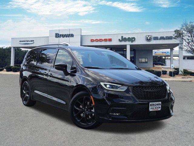 new 2024 Chrysler Pacifica car, priced at $42,087