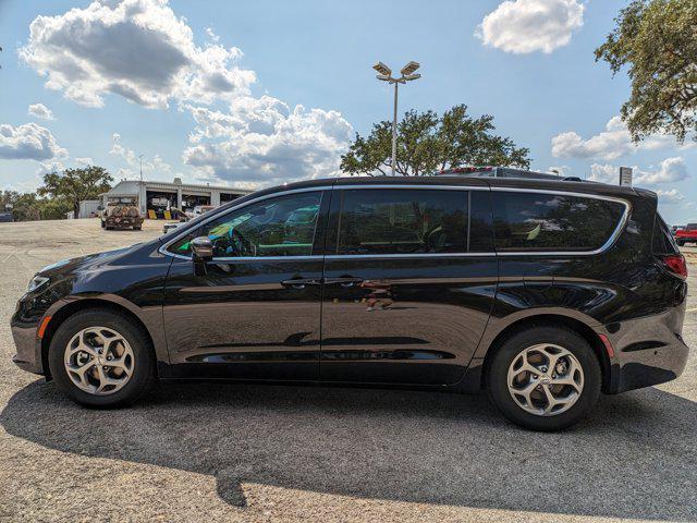 new 2024 Chrysler Pacifica car, priced at $47,002