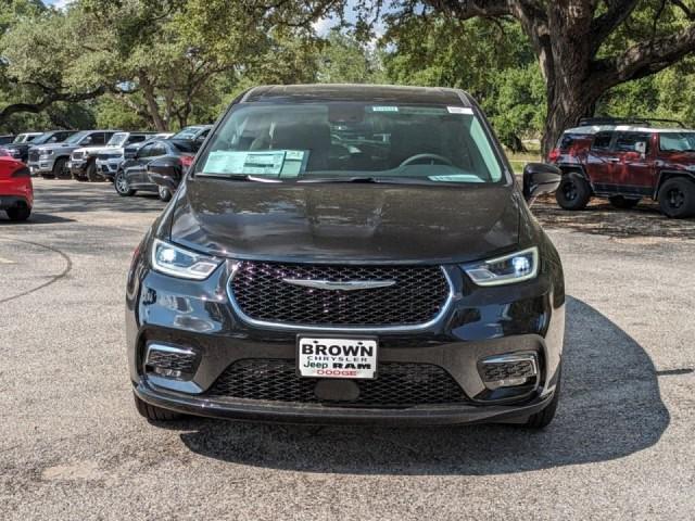 new 2024 Chrysler Pacifica car, priced at $42,502