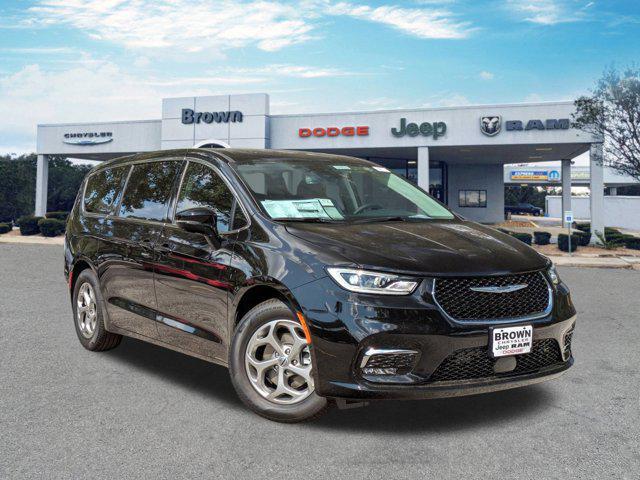 new 2024 Chrysler Pacifica car, priced at $47,002