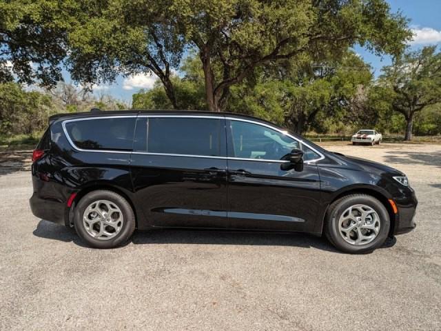 new 2024 Chrysler Pacifica car, priced at $42,502