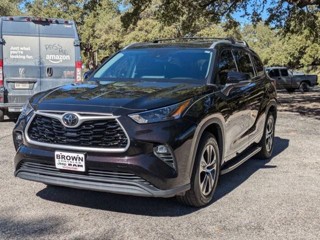 used 2022 Toyota Highlander car, priced at $34,816