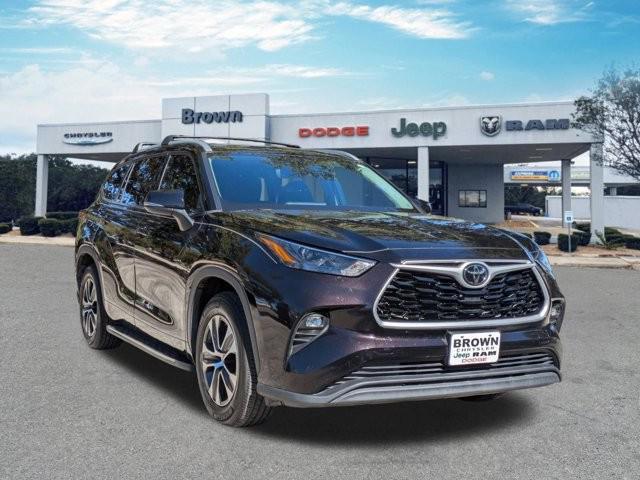 used 2022 Toyota Highlander car, priced at $34,816