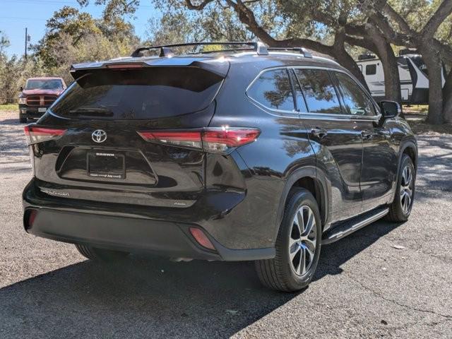 used 2022 Toyota Highlander car, priced at $34,816