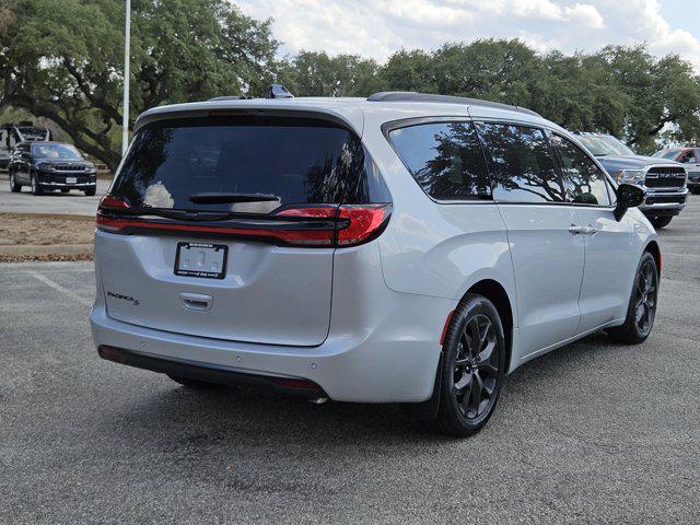 new 2024 Chrysler Pacifica car, priced at $42,291