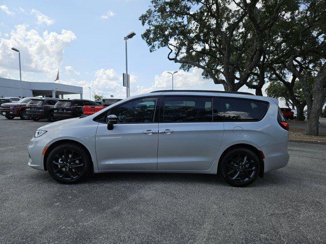 new 2024 Chrysler Pacifica car, priced at $42,291