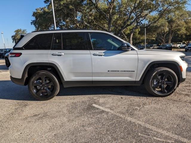 new 2024 Jeep Grand Cherokee car, priced at $44,692