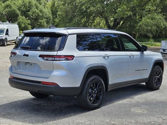 new 2024 Jeep Grand Cherokee L car, priced at $39,427