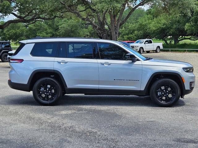 new 2024 Jeep Grand Cherokee L car, priced at $42,427