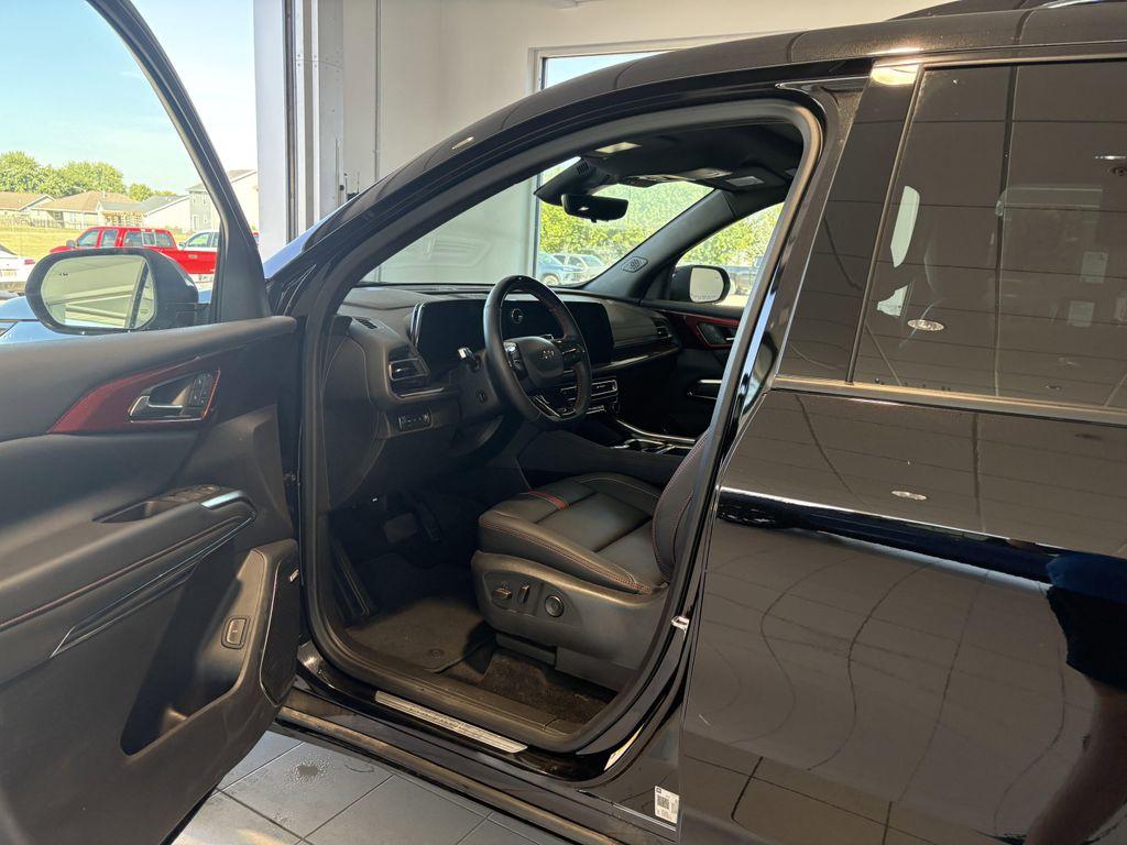 used 2025 Chevrolet Traverse car, priced at $51,488