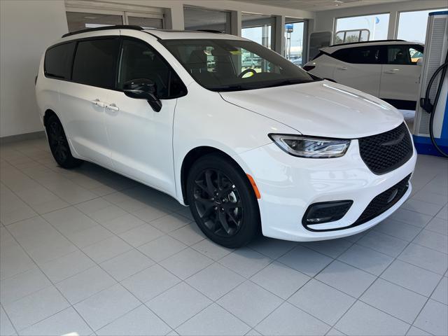 used 2025 Chrysler Pacifica car, priced at $39,596