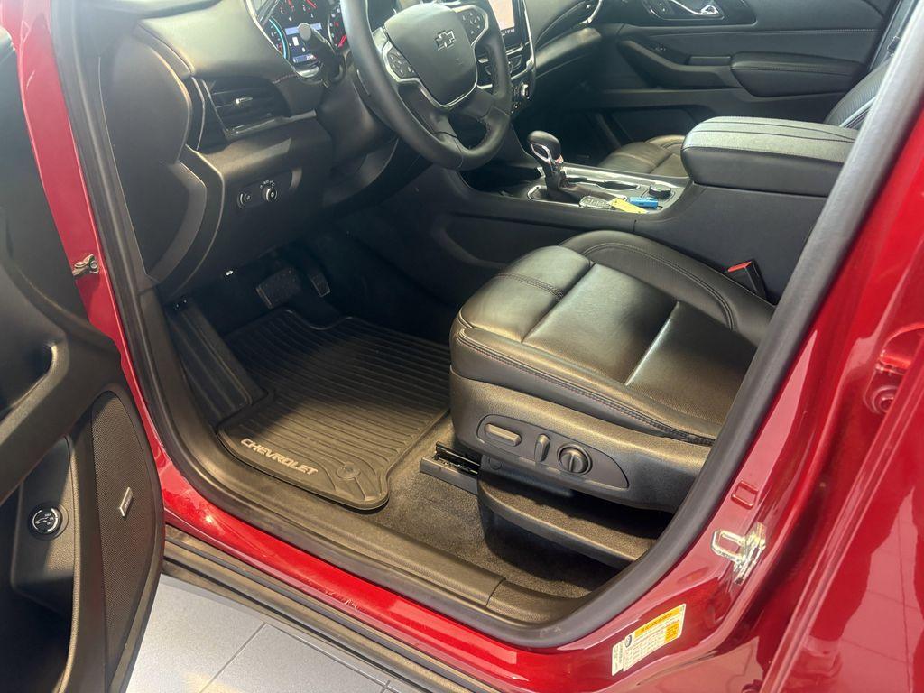 used 2023 Chevrolet Traverse car, priced at $41,996