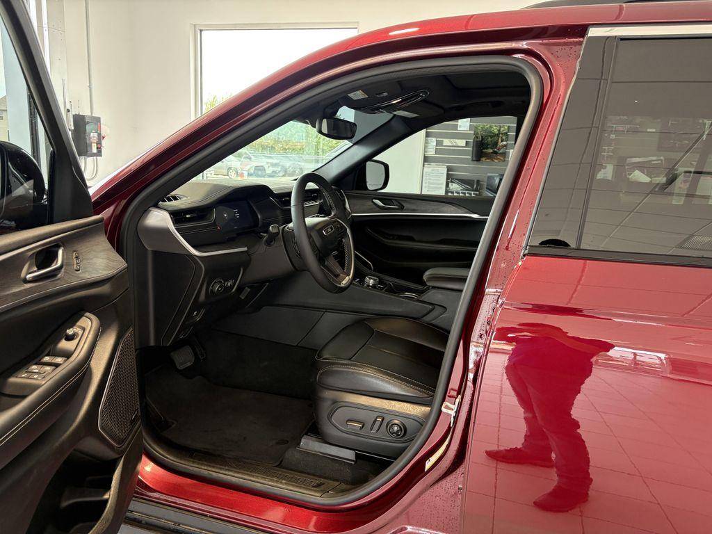 used 2024 Jeep Grand Cherokee car, priced at $39,488