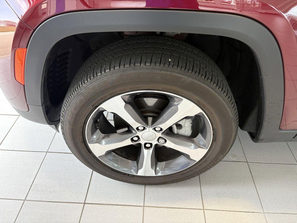 used 2024 Jeep Grand Cherokee car, priced at $39,488
