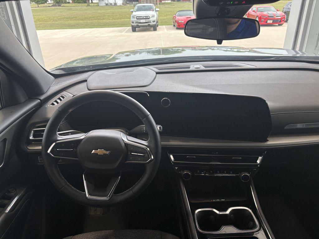 used 2025 Chevrolet Traverse car, priced at $36,988